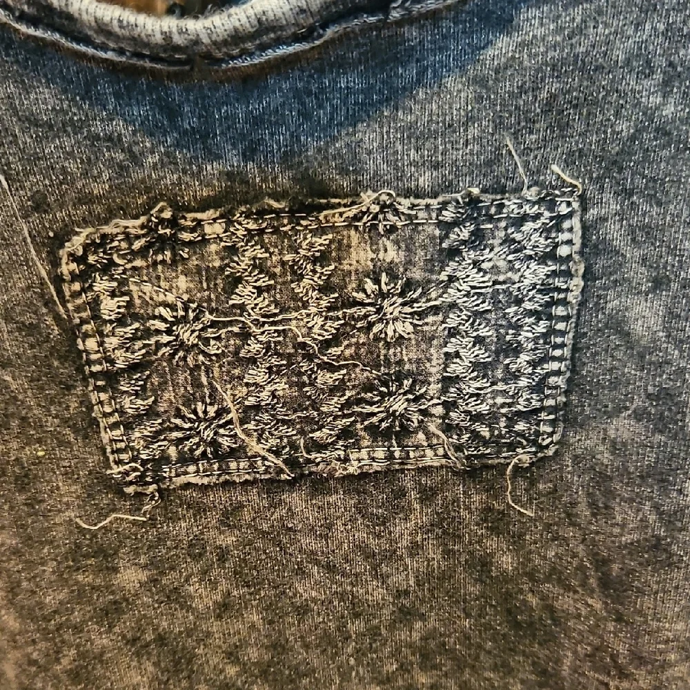 283 Washed Black Short-Sleeve Henley with Textured Front Panel - Picture 7 of 10